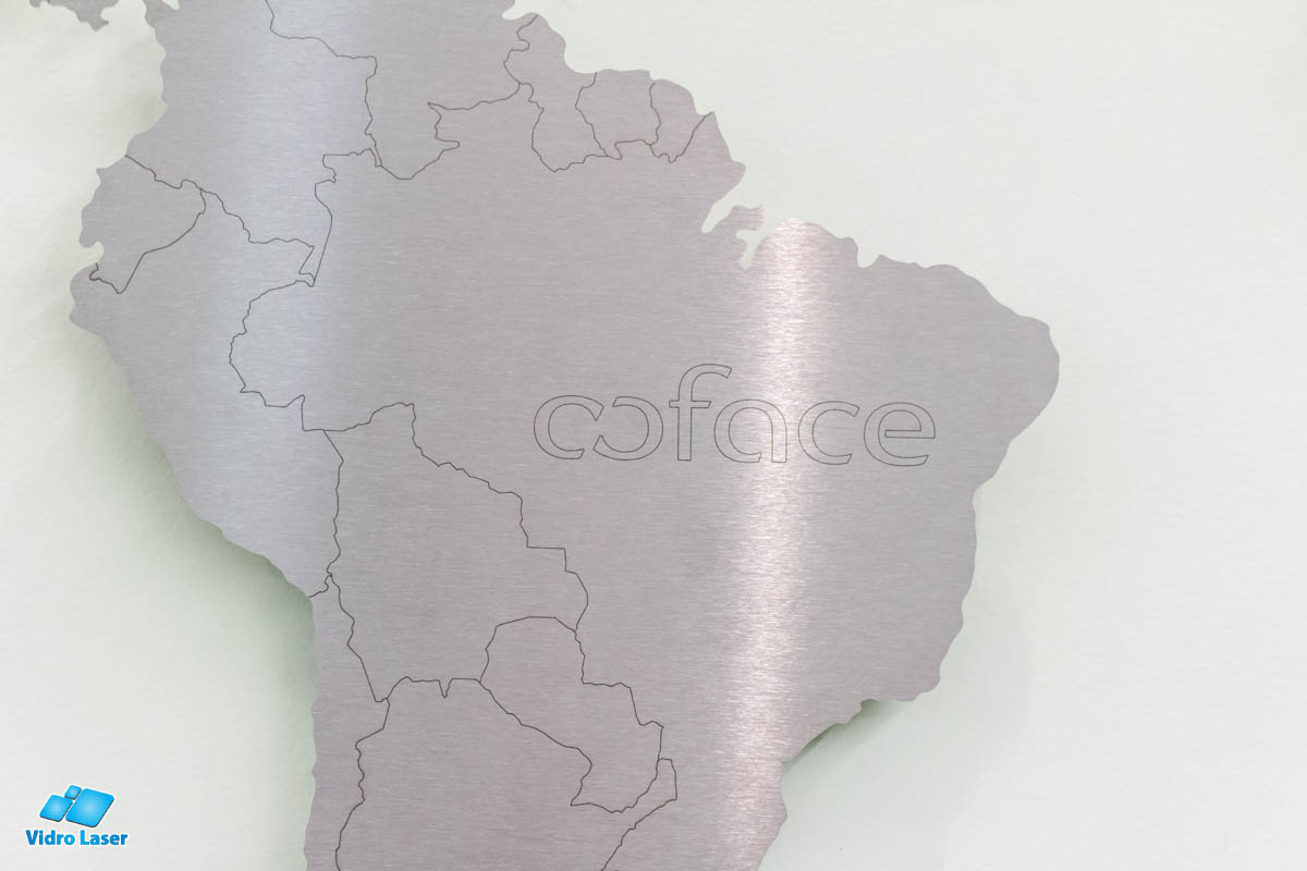 mapa de aço inox para parede de empresa