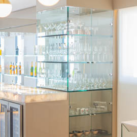 bar de vidro e aço inox para casa